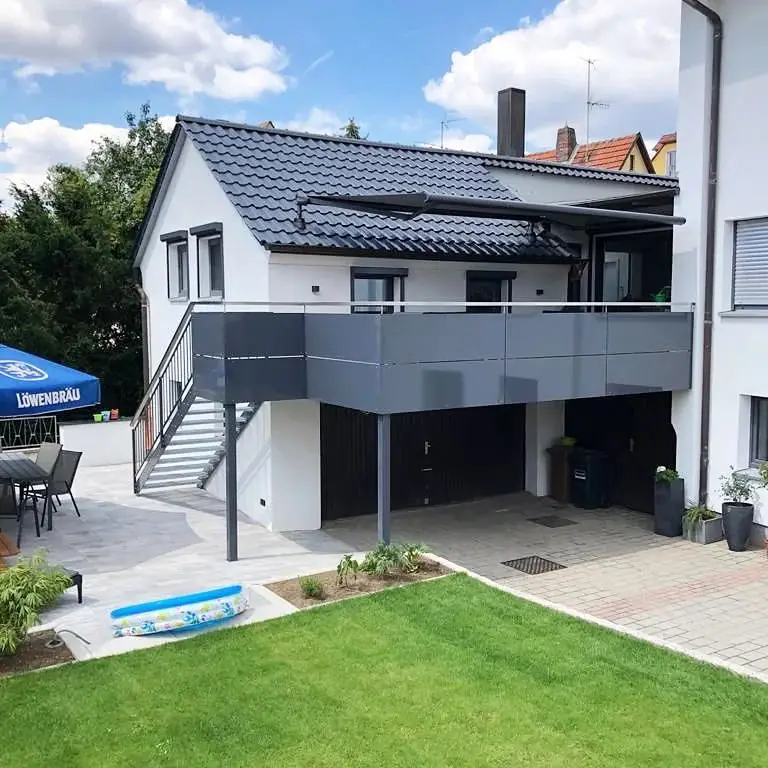 Schlosserei Hemmerich - Stahlbalkon mit Treppe und Geländer