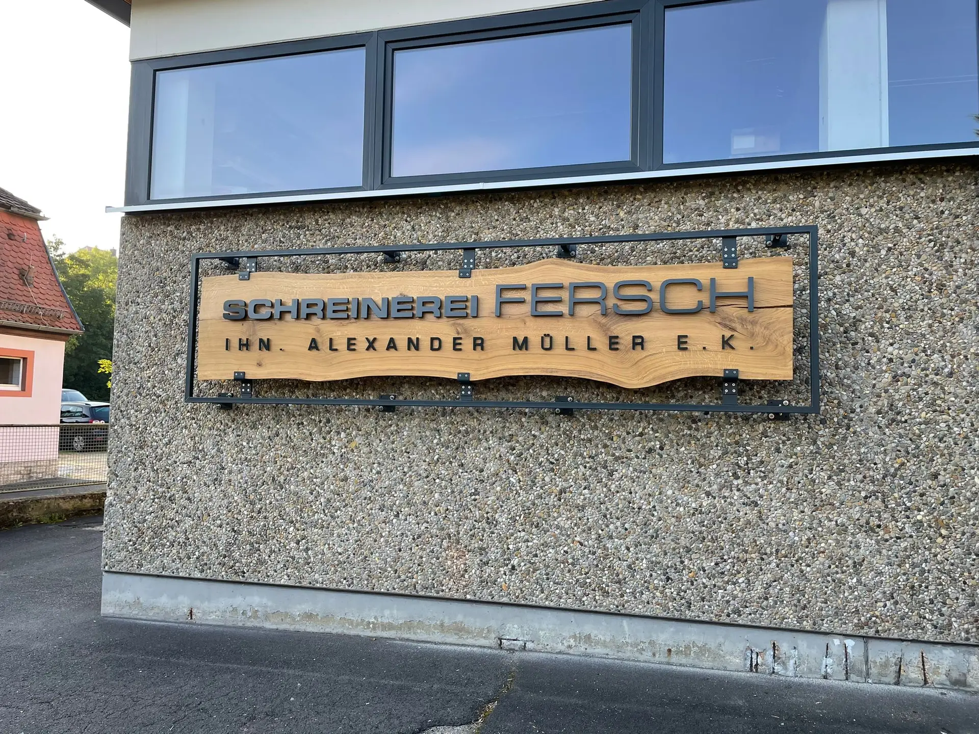 Schlosserei Hemmerich - Stahl- und Metallbau - Aufhängung für Werbeschild