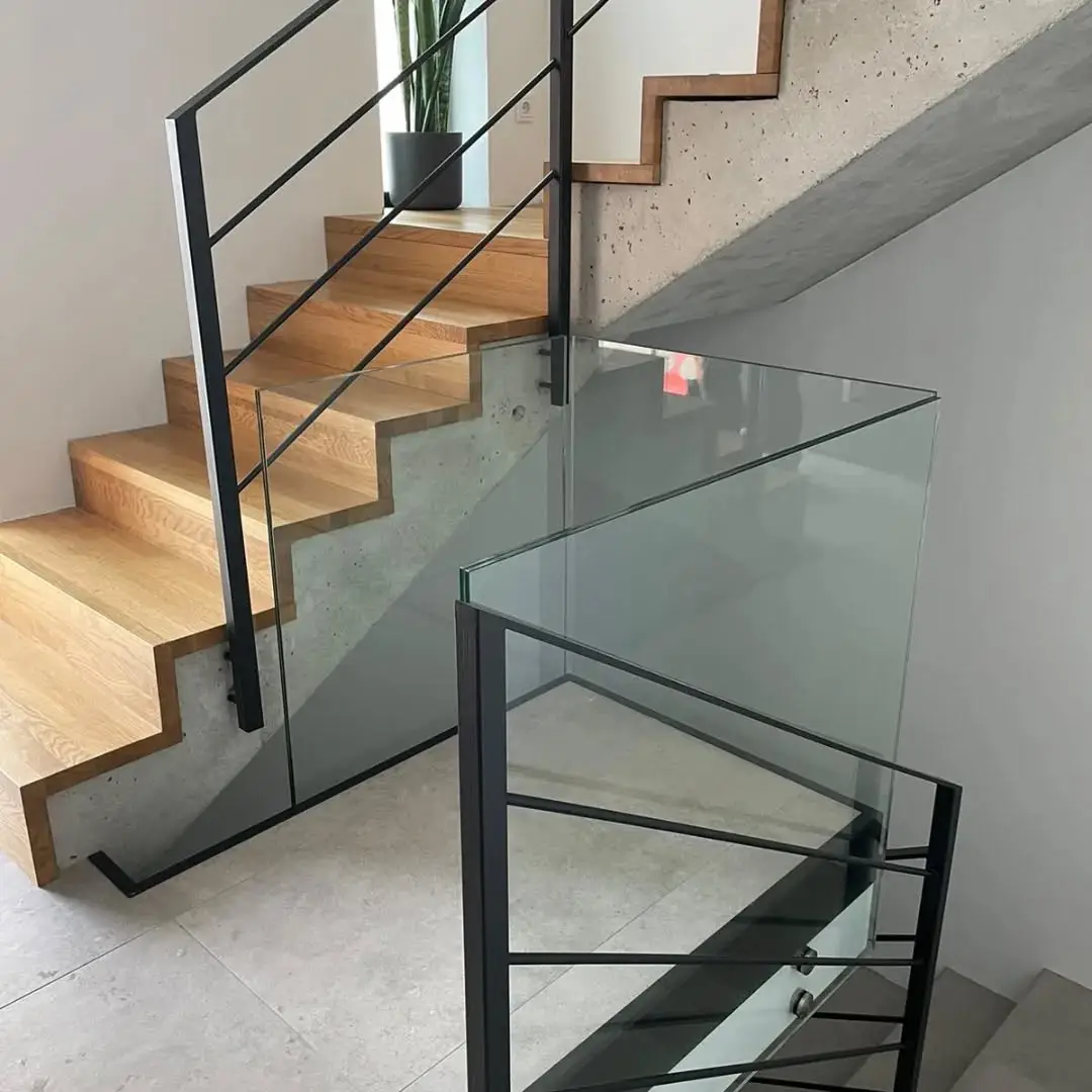Innengeländer mit Glas und Rundstäben